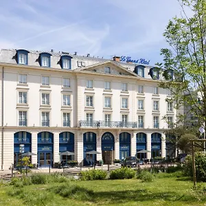 Grand 4*, Le Plessis-Robinson France